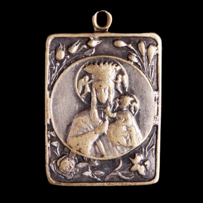 Pamiątkowy medalik z wizerunkiem Matki Boskiej Częstochowskiej, mosiądz srebrzony. Polska, 1910